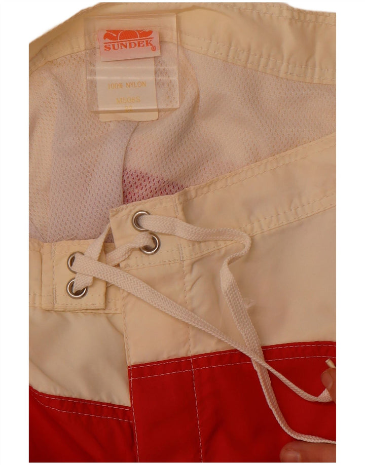 SUNDEK Herren-Badeshorts aus mittelrotem Colourblock-Nylon