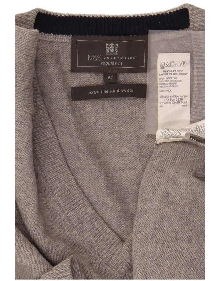 Marks & Spencer Herren-Pullover mit normaler Passform und V-Ausschnitt in Mittelgrau