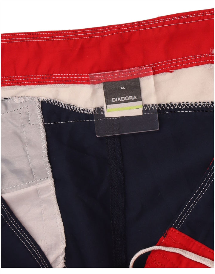 Diadora Herren-Badeshorts mit Grafik, XL, rotes Farbblock-Polyester