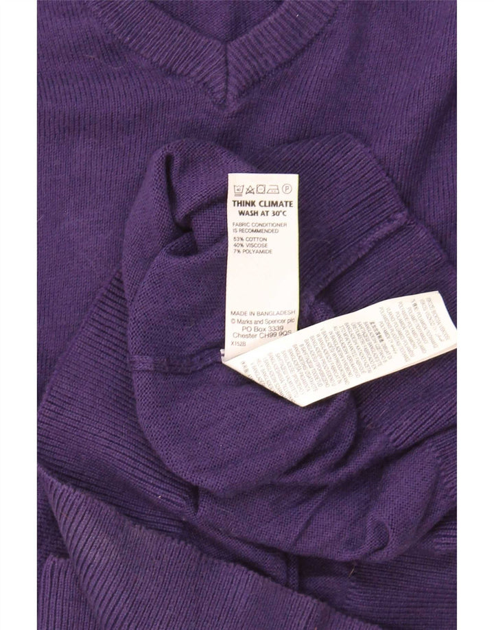 Marks & Spencer Herren-Pullover mit normaler Passform und V-Ausschnitt aus mittelvioletter Baumwolle