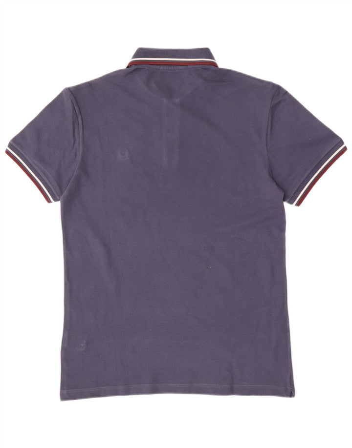 Leichtes und dehnbares Herren-Poloshirt aus mittelblauer Baumwolle von Fred Perry