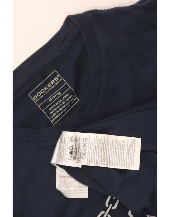Dockers Herren Khakis Grafik-T-Shirt-Oberteil aus mittelblauer Baumwolle