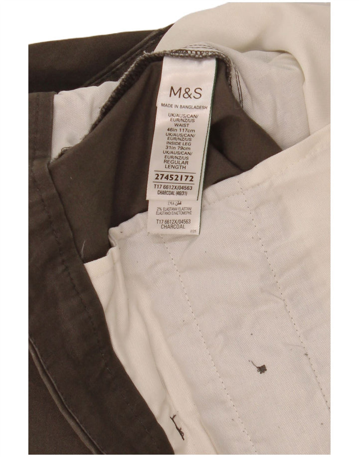 Marks & Spencer Herren-Chinohose mit normaler Passform, W46 L31, graue Baumwolle