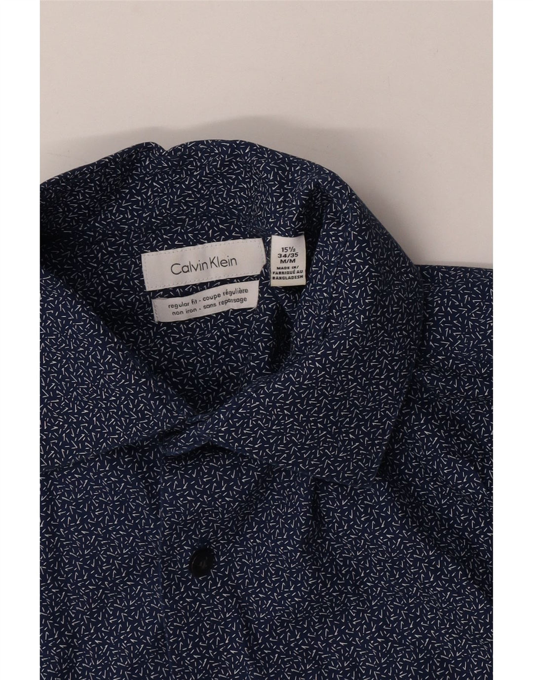 Calvin Klein Herren-Hemd mit normaler Passform, Größe 15 1/2, mittelgroß, marineblau gepunktet