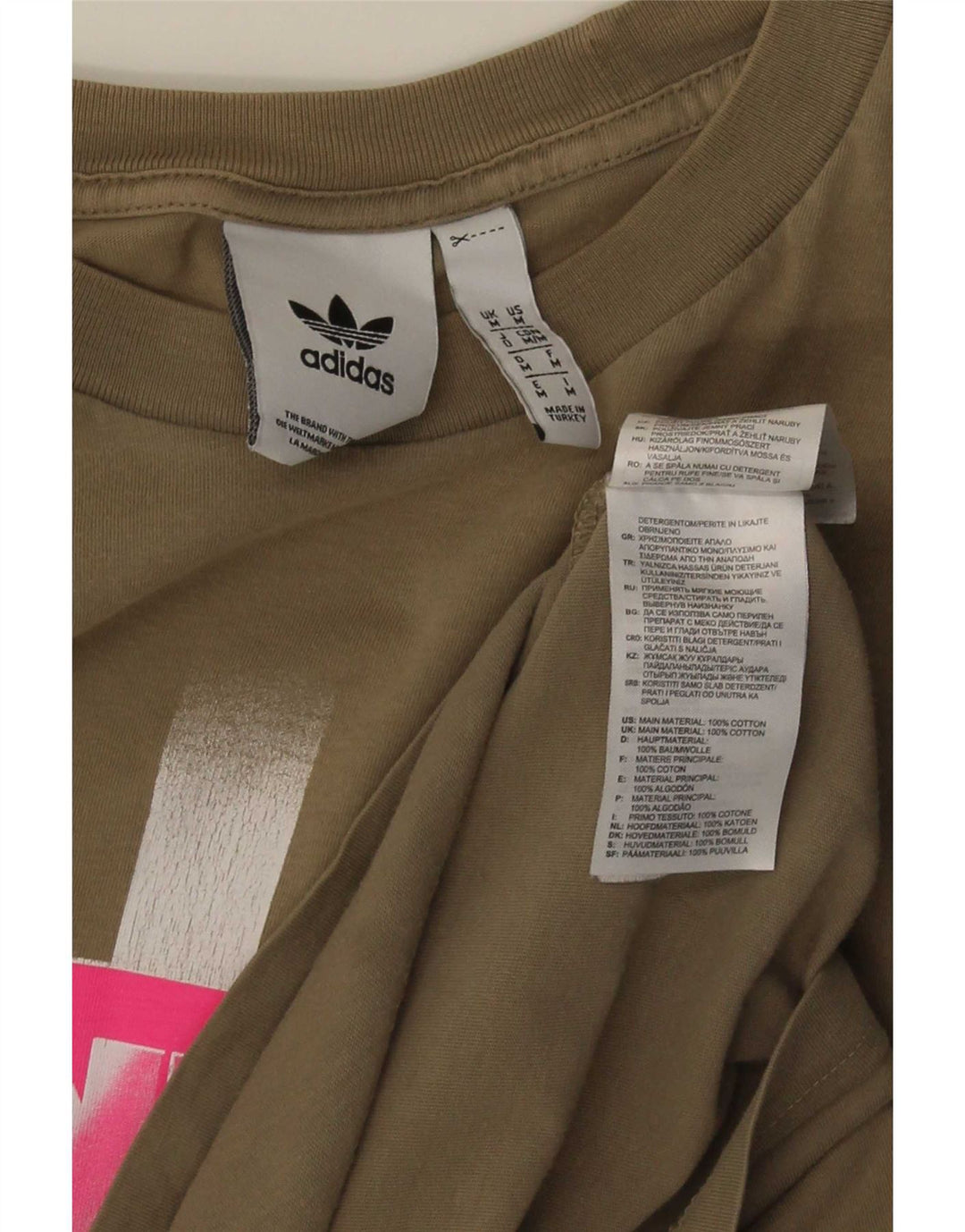 Adidas Herren Grafik-T-Shirt-Oberteil aus mittlerer Khaki-Baumwolle