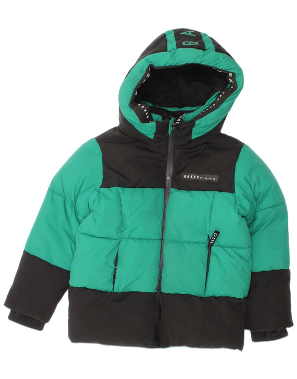 Ted Baker Wattierte Jacke mit grafischer Kapuze für Jungen, 4–5 Jahre, grünes Farbblockdesign
