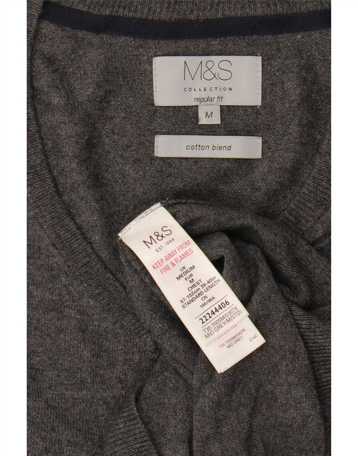 Marks & Spencer Herren-Pullover mit normaler Passform und V-Ausschnitt aus mittelgrauer Baumwolle