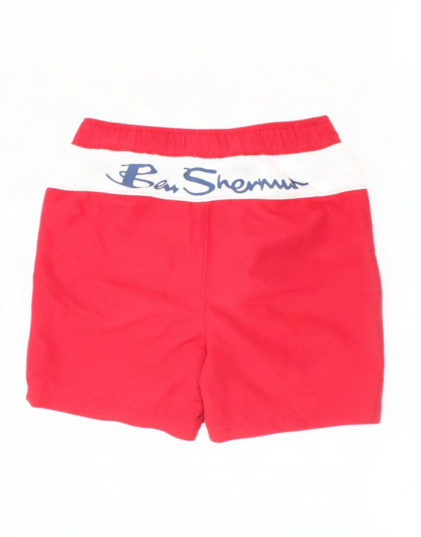 Ben Sherman Jungen-Badeshorts mit Grafik, 7–8 Jahre, rotes Farbblockdesign