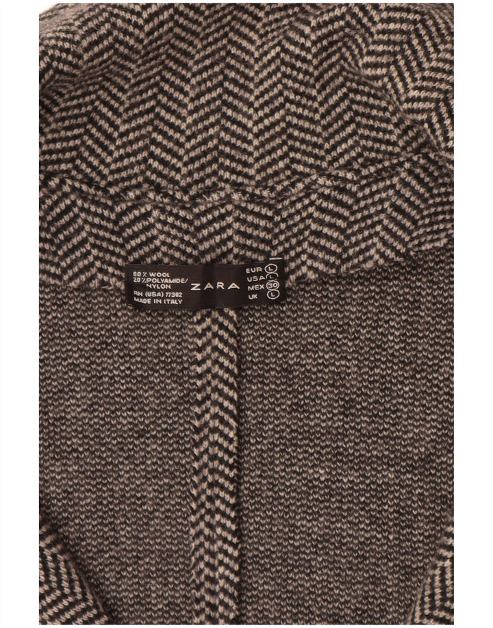 ZARA Damen-Strickblazer-Jacke, Gr. 44, großes graues Fischgrätenmuster