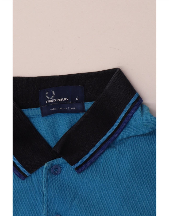 Fred Perry Herren-Poloshirt aus mittelblauer Baumwolle