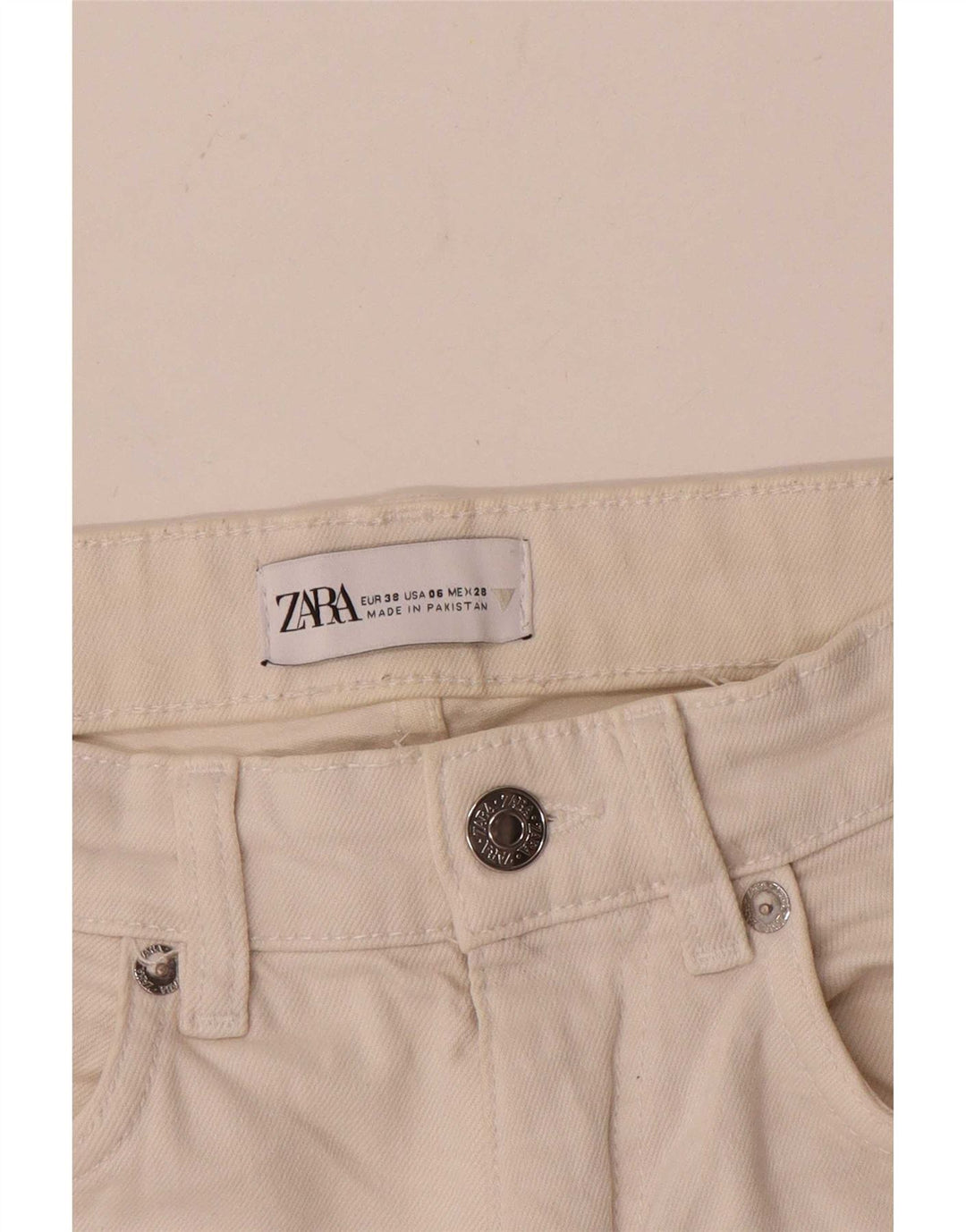 Kurze Jeans von Zara für Damen, EU 38, Größe S, W28, L25, Weiß