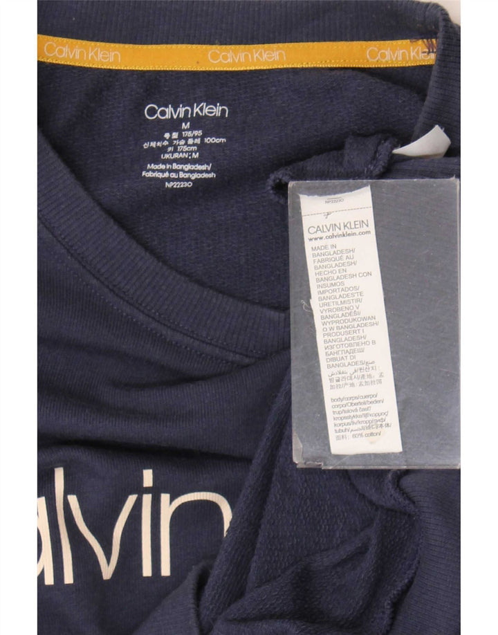 Calvin Klein Herren-Sweatshirt mit Grafik, mittlere marineblaue Baumwolle