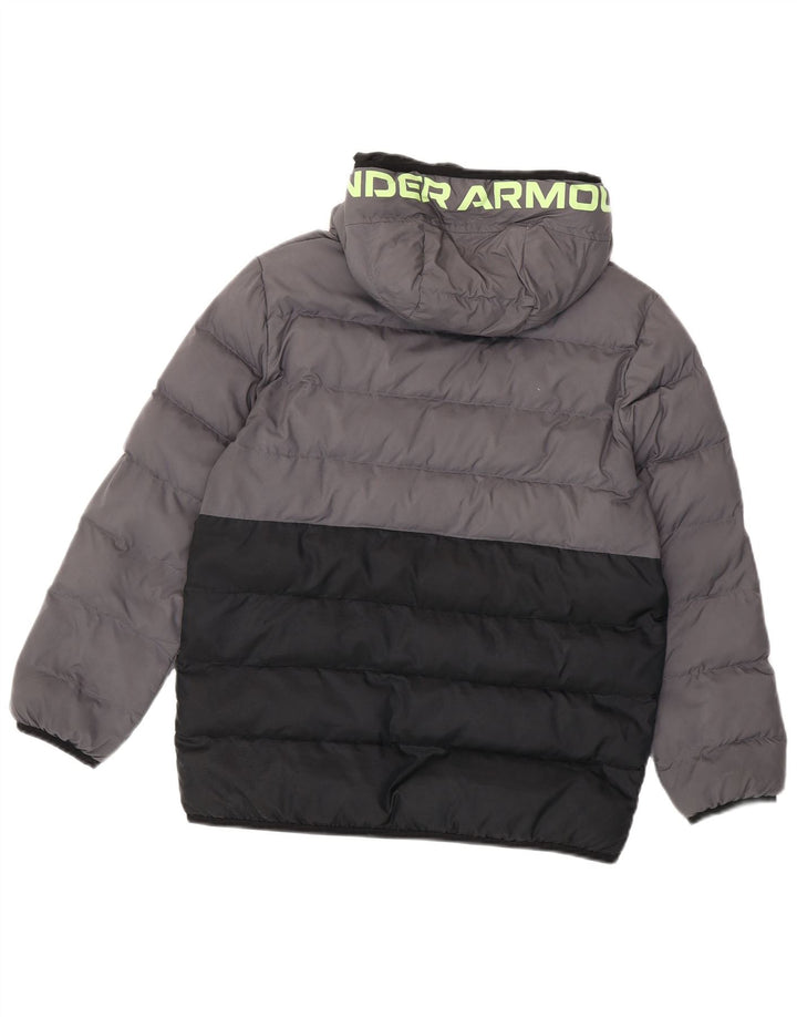 Under Armour Jungen gepolsterte Jacke mit grafischer Kapuze, 12–13 Jahre, graues Farbblockdesign