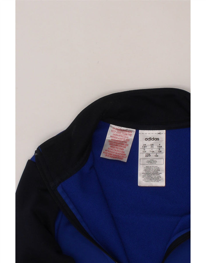 ADIDAS Jungen-Trainingsanzug mit grafischem Oberteil, 7–8 Jahre, blaues Farbblockdesign