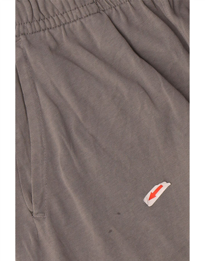 Nike Herren-Sportshorts aus mittelgrauer Baumwolle