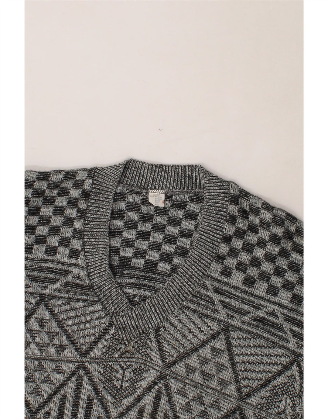VINTAGE Mens V-Neck Jumper Sweater IT 50/52Medium Grey Geometric Vintage Vintage and Second-Hand Vintage from Messina Hembry 