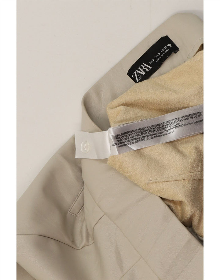 ZARA Damen Bootcut-Hose aus Kunstleder, Größe S, W26, L26, Beige, Polyamid