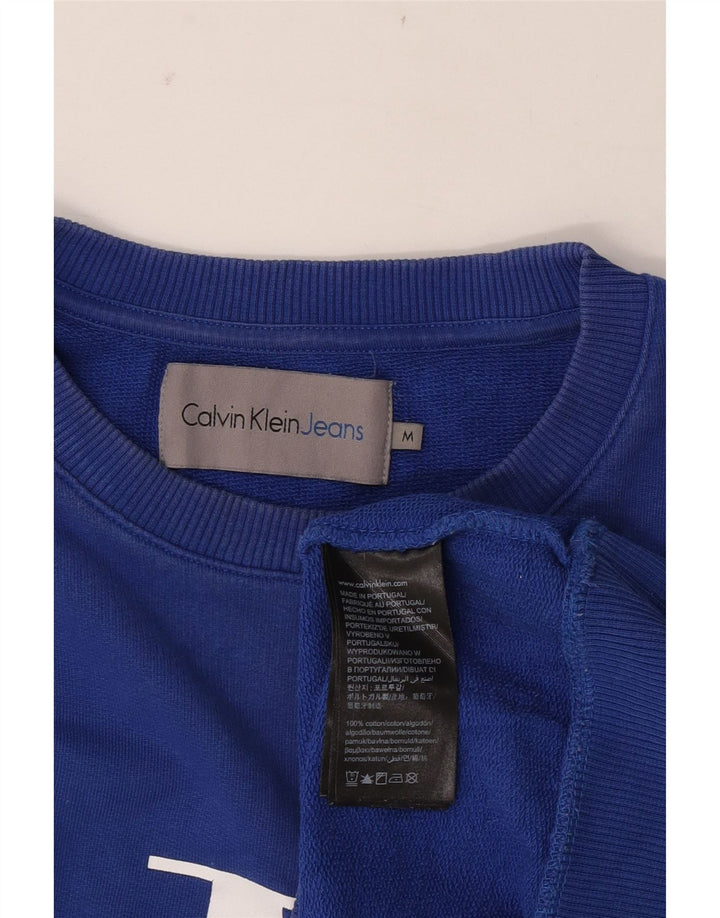 Calvin Klein Jeans Herren-Sweatshirt mit Grafik, mittelblaue Baumwolle