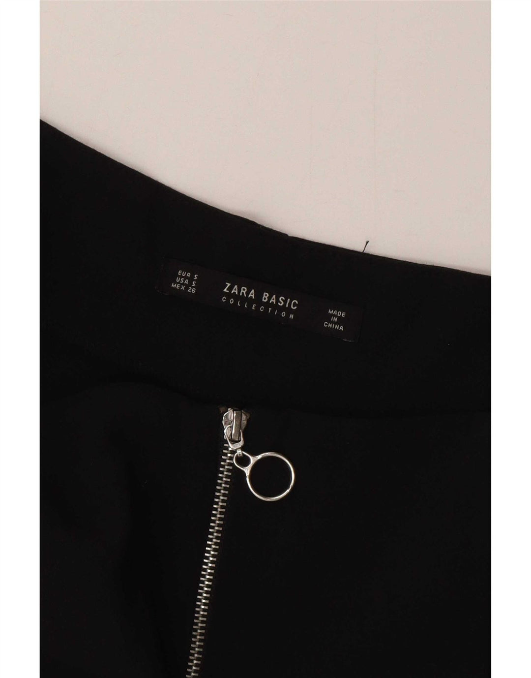 Zara Damen Cullotes Capri-Hose, Größe S, W26, L19, schwarze Seide