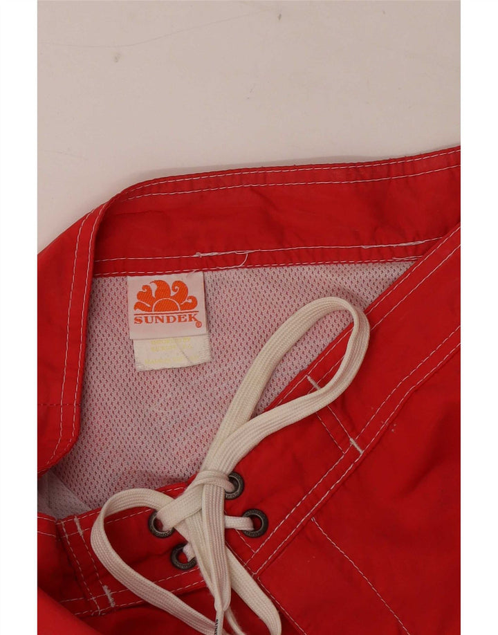Sundek Herren-Badeshorts aus mittelrotem Nylon