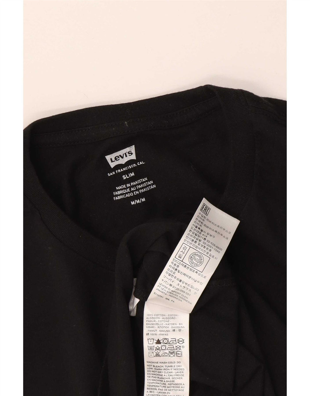 Levi's Slim T-Shirt-Oberteil für Herren aus mittelschwarzer Baumwolle
