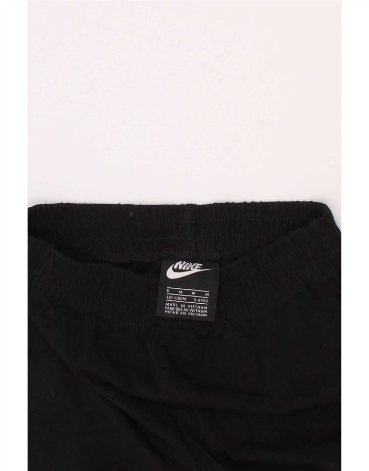 Nike Sportshorts für Jungen, mittelgroß, aus schwarzer Baumwolle, 5–6 Jahre
