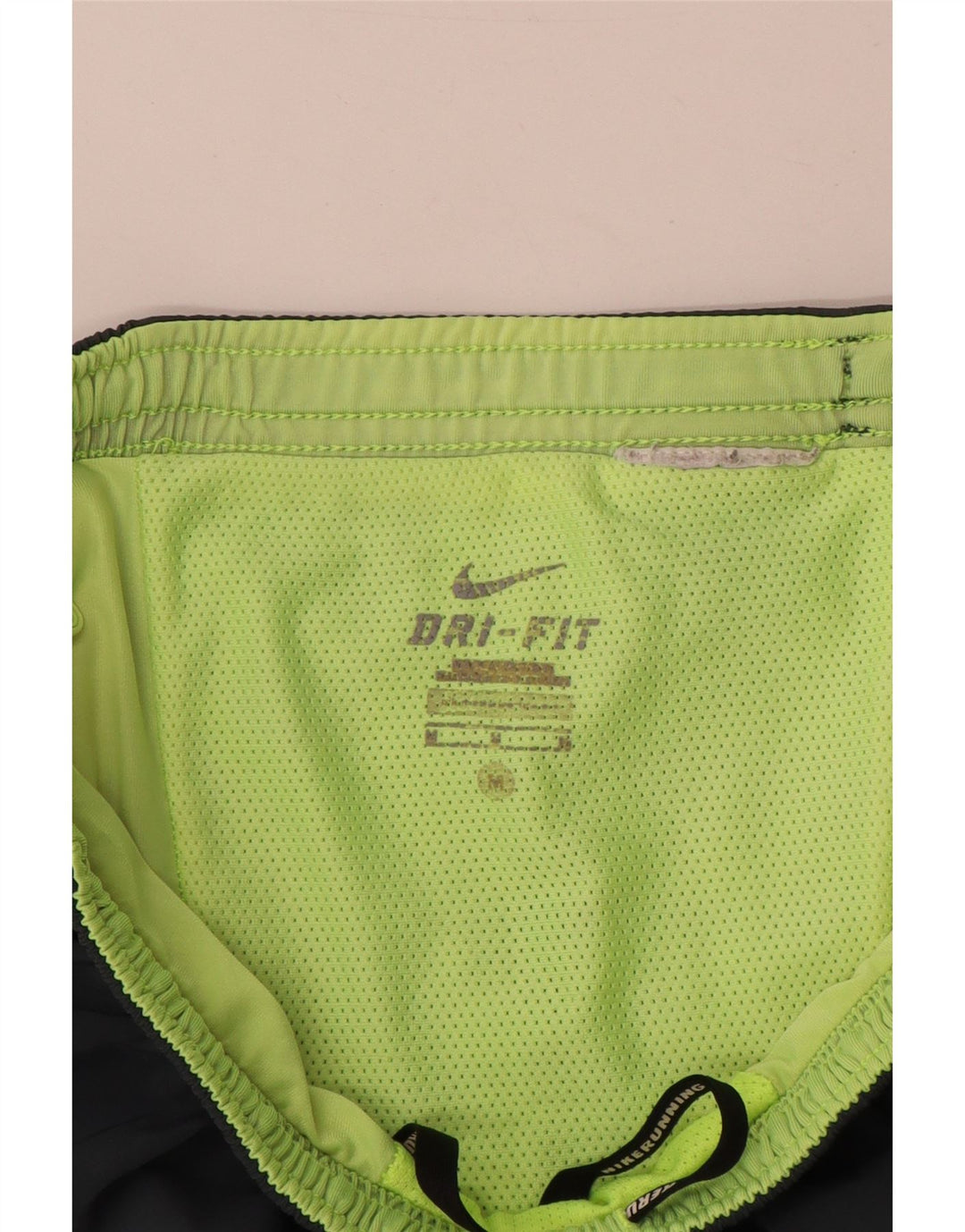 Nike Herren Dri Fit Sportshorts in mittelgrauem Farbblockdesign