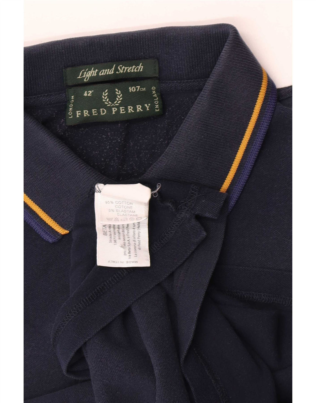 Leichtes und dehnbares Herren-Poloshirt aus mittelblauer Baumwolle von Fred Perry