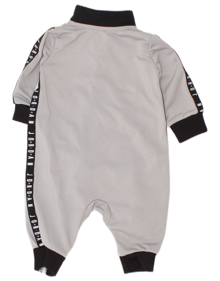 Jordan Baby-Jungen-Overall mit Grafik, 3–6 Monate, graues Farbblock-Polyester
