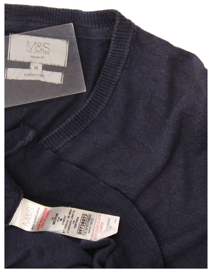 Marks & Spencer Herren-Pullover mit normaler Passform und V-Ausschnitt in mittlerem Marineblau