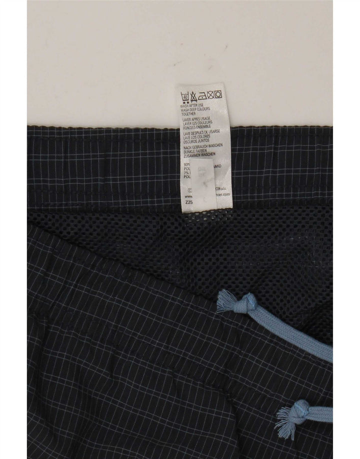Marks & Spencer Herren Blue Harbor Badeshorts, groß, marineblau kariert