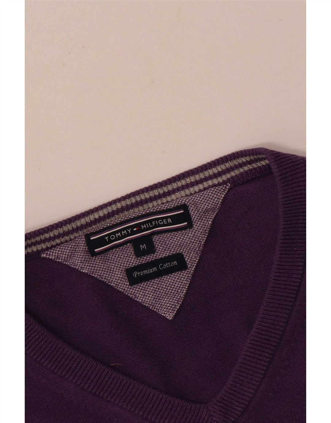 Tommy Hilfiger Herren-Pullover mit V-Ausschnitt aus mittelvioletter Baumwolle