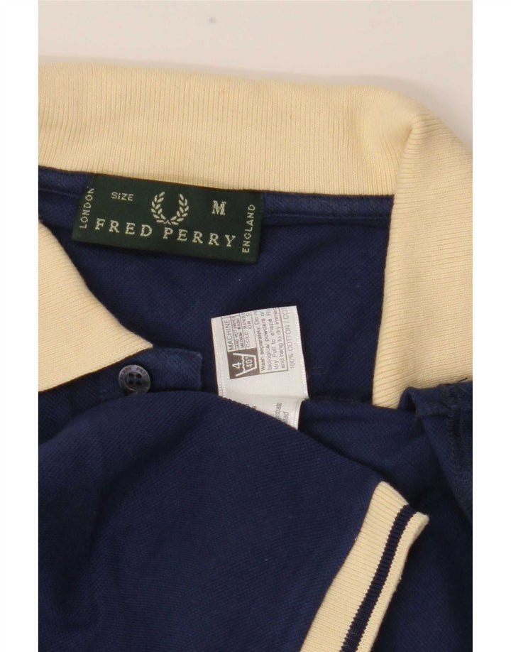 Fred Perry Herren-Poloshirt aus mittelblauer, marineblauer Colourblock-Baumwolle