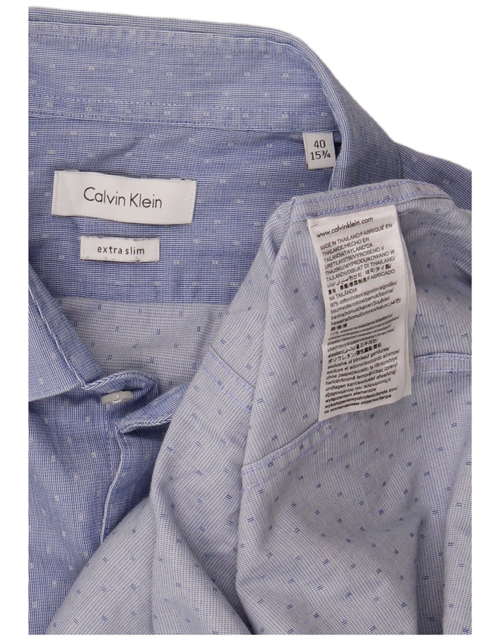 Calvin Klein Herren-Hemd mit extra schmaler Passform, Größe 40, 15 1/2, mittelblau gefleckt