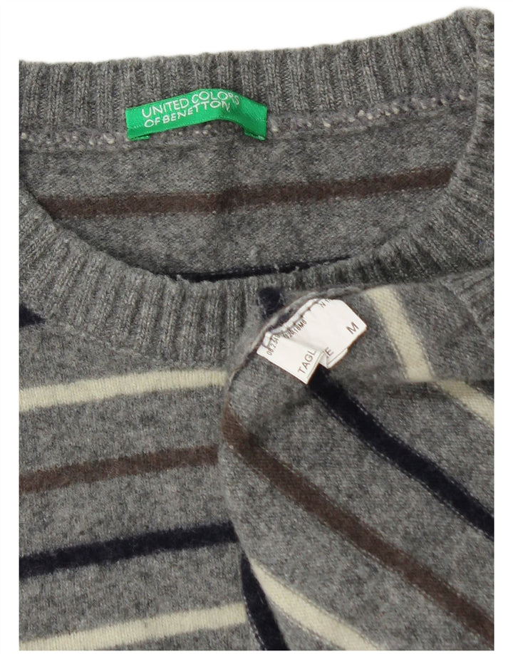 Benetton Herren-Pullover mit Rundhalsausschnitt, mittelgrau gestreift