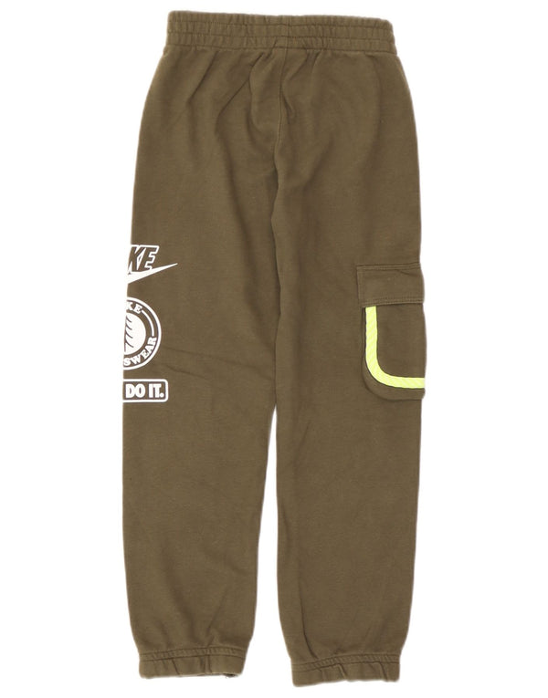 Nike Jungen-Trainingsanzug mit Grafik, Jogginghose, 6–7 Jahre, groß, Khaki, Baumwolle