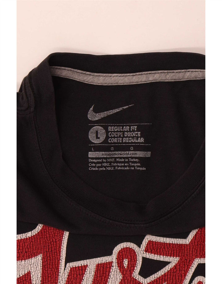 Nike Herren-T-Shirt mit normaler Passform, Grafik, Größe L, Schwarz, Baumwolle