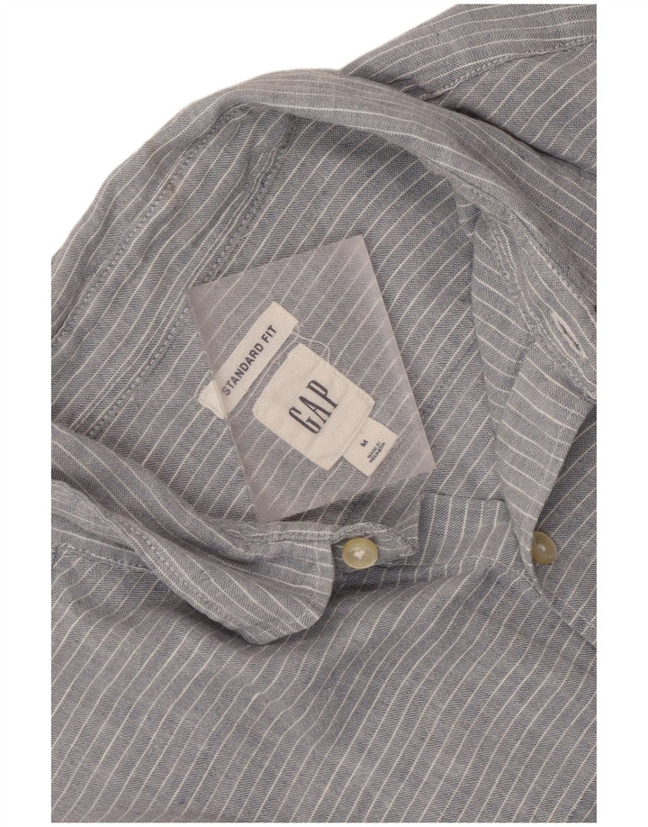 Gap Herren-Hemd in Standard-Passform, mittelgrau, Nadelstreifen