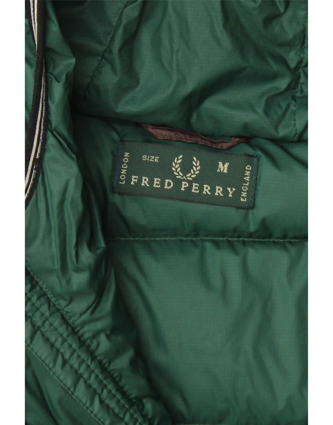 Fred Perry wattierte Herrenjacke mit Kapuze, UK 38, mittelbraunes Colourblock-Nylon
