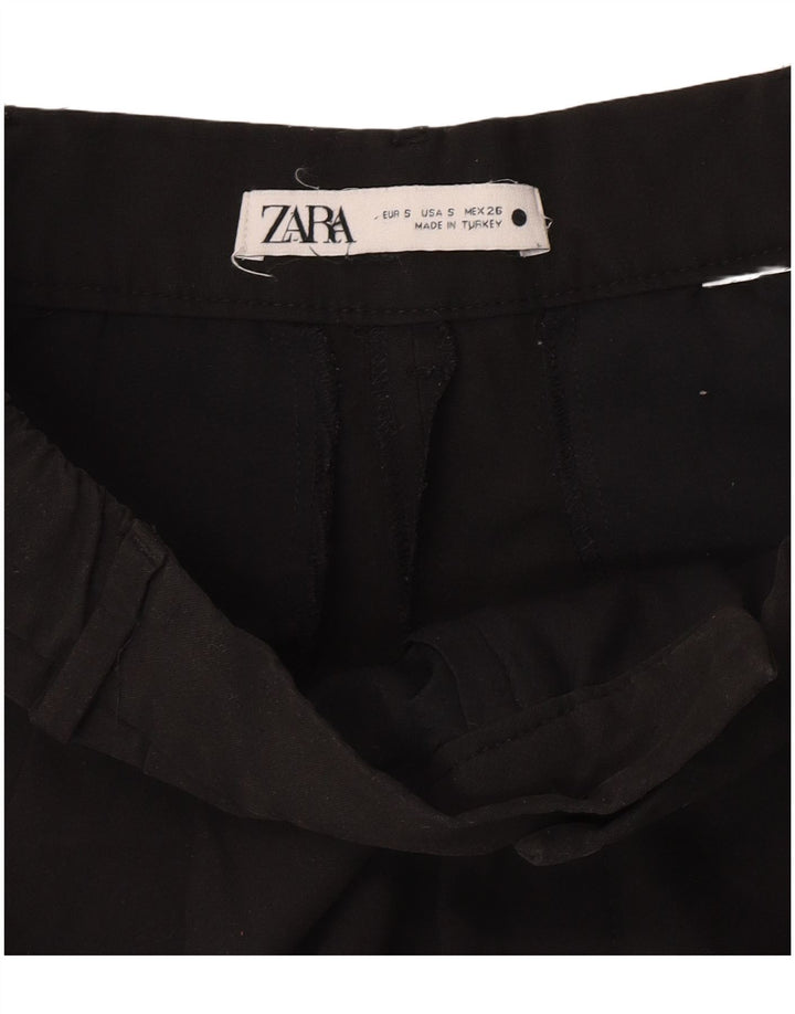 ZARA Damen Hose mit Zapfen, kurz geschnitten, Größe S, W26, L25, Schwarz