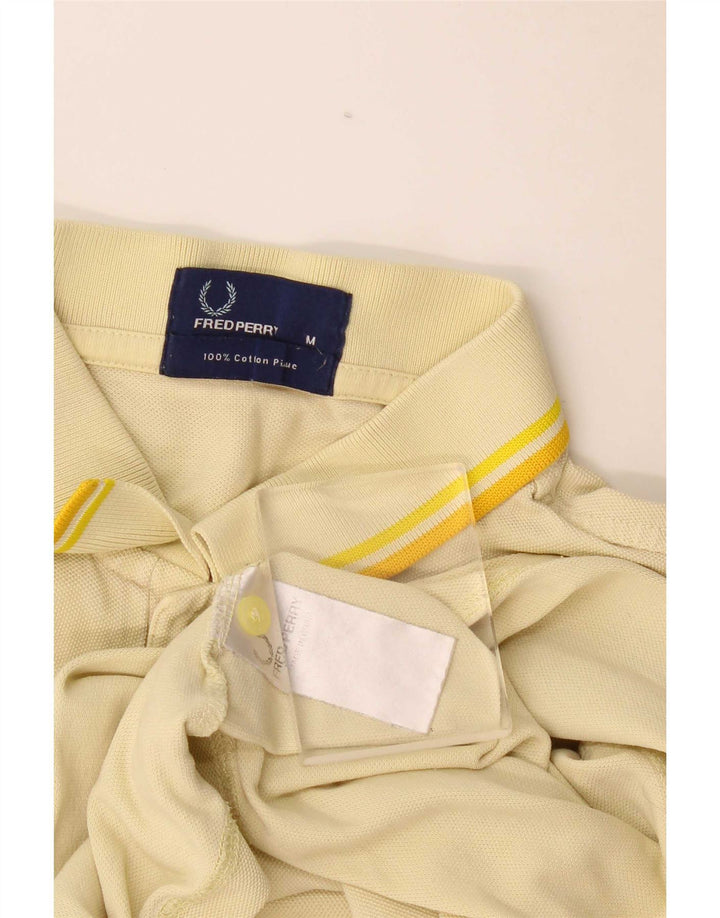 Fred Perry Herren-Poloshirt aus mittelgelber Baumwolle
