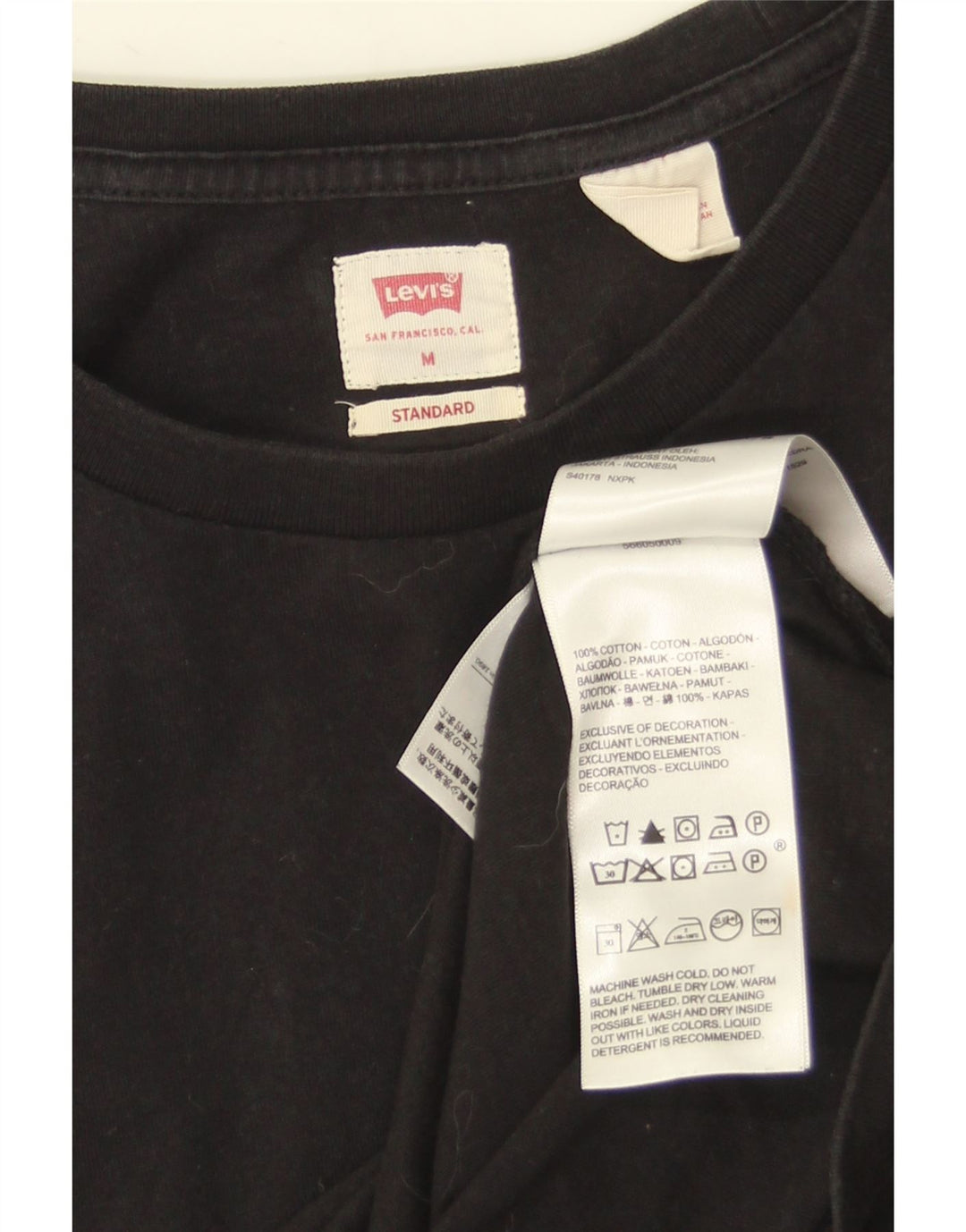 Levi's Herren Standard-T-Shirt-Oberteil aus mittelschwarzer Baumwolle