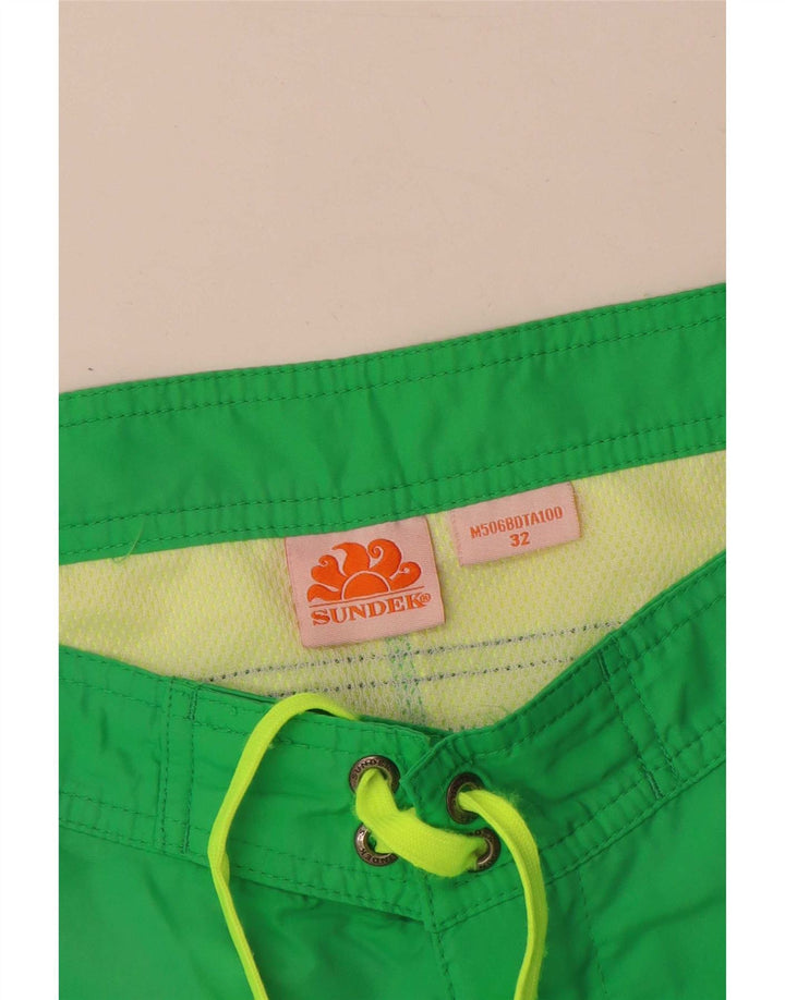 Sundek Herren-Badeshorts aus mittelgrünem Colourblock-Nylon