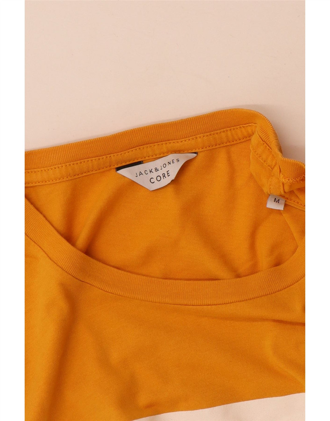 Jack & Jones Herren Grafik-T-Shirt-Oberteil aus mittelgelber Baumwolle