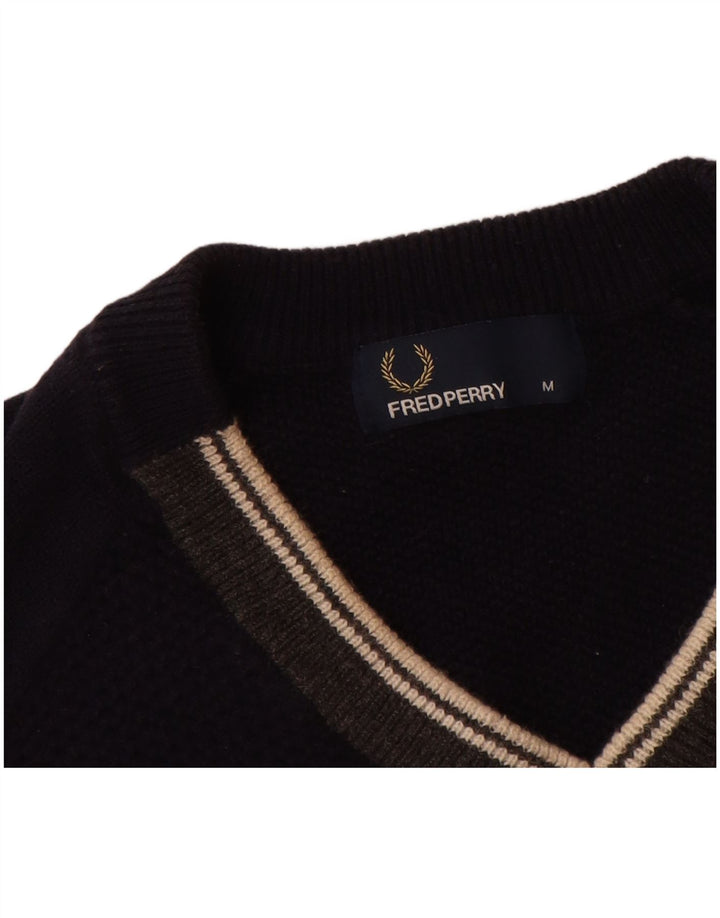 FRED PERRY Herren-Pullover mit V-Ausschnitt aus mittelblauer Wolle