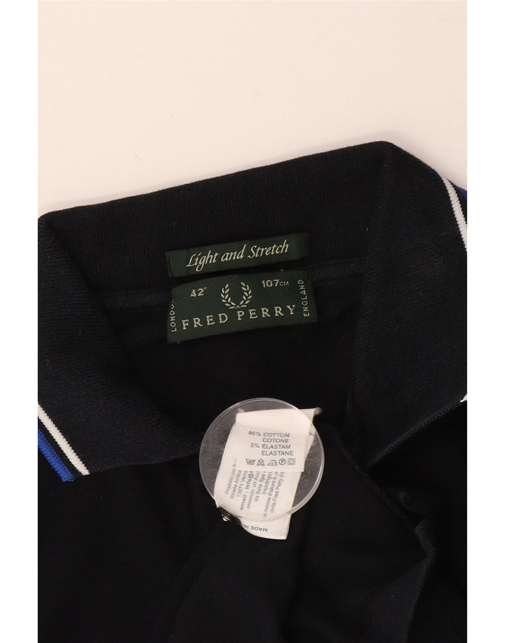 FRED PERRY Leichtes und dehnbares Herren-Poloshirt aus mittelmarineblauer Baumwolle