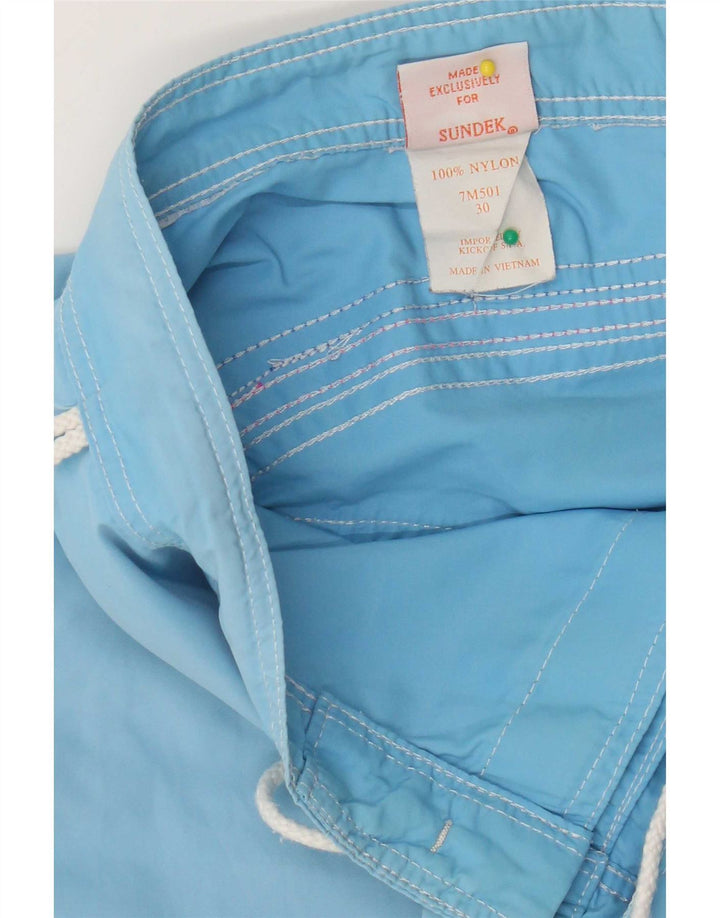 Sundek Herren-Badeshorts aus mittelblau gestreiftem Nylon