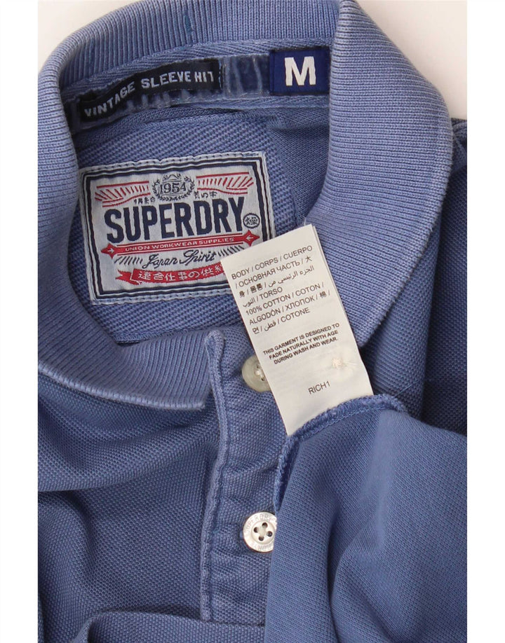 Superdry Herren-Poloshirt aus mittelblauer Baumwolle mit Grafik