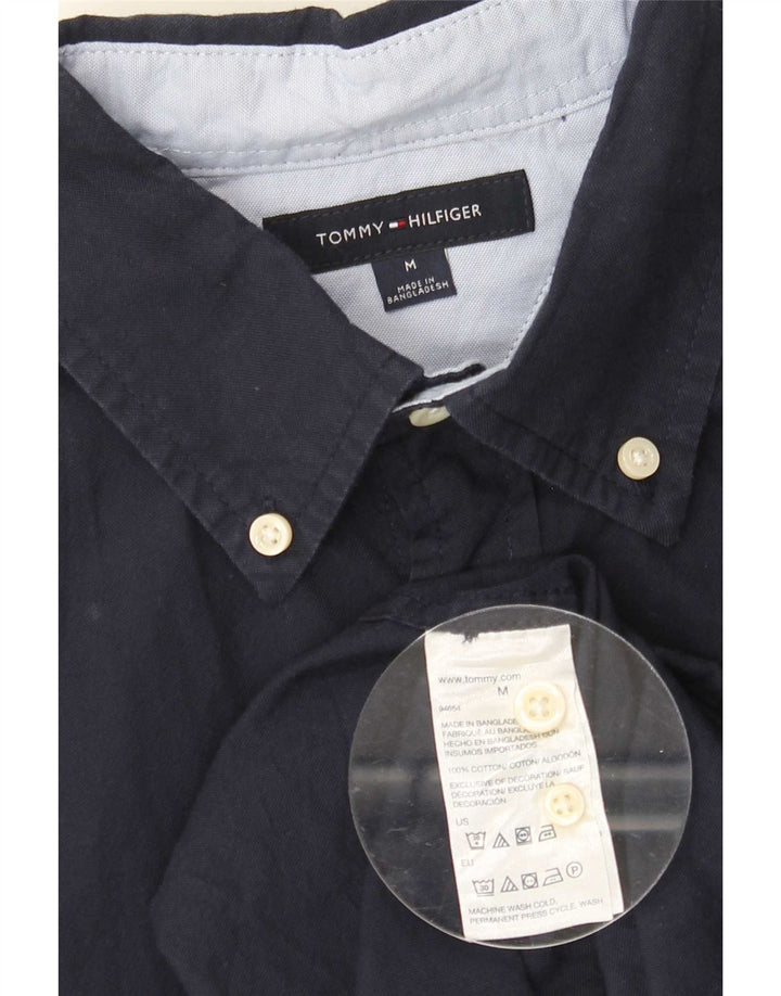 Tommy Hilfiger Herrenhemd aus mittelblauer Baumwolle in Marineblau