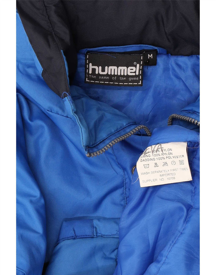 Hummel Herren Loose Fit Graphic Windjacke UK 38 Mittelblau